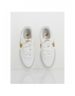 Baskets plateforme court vision alta doré blanc femme - Nike