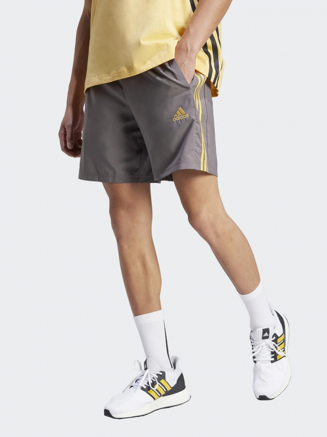 Short chelsea 3 bandes jaune gris homme - Adidas