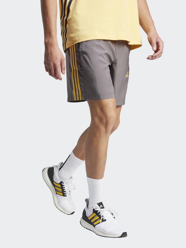 Short chelsea 3 bandes jaune gris homme - Adidas