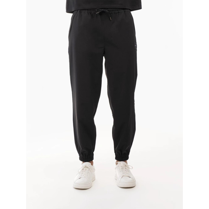 Pantalon jogging logo badge relief noir homme - Chabrand