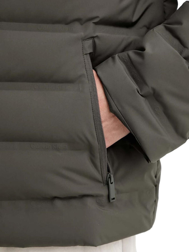 Doudoune matelassée compressible logo gaufré gris homme - Calvin Klein
